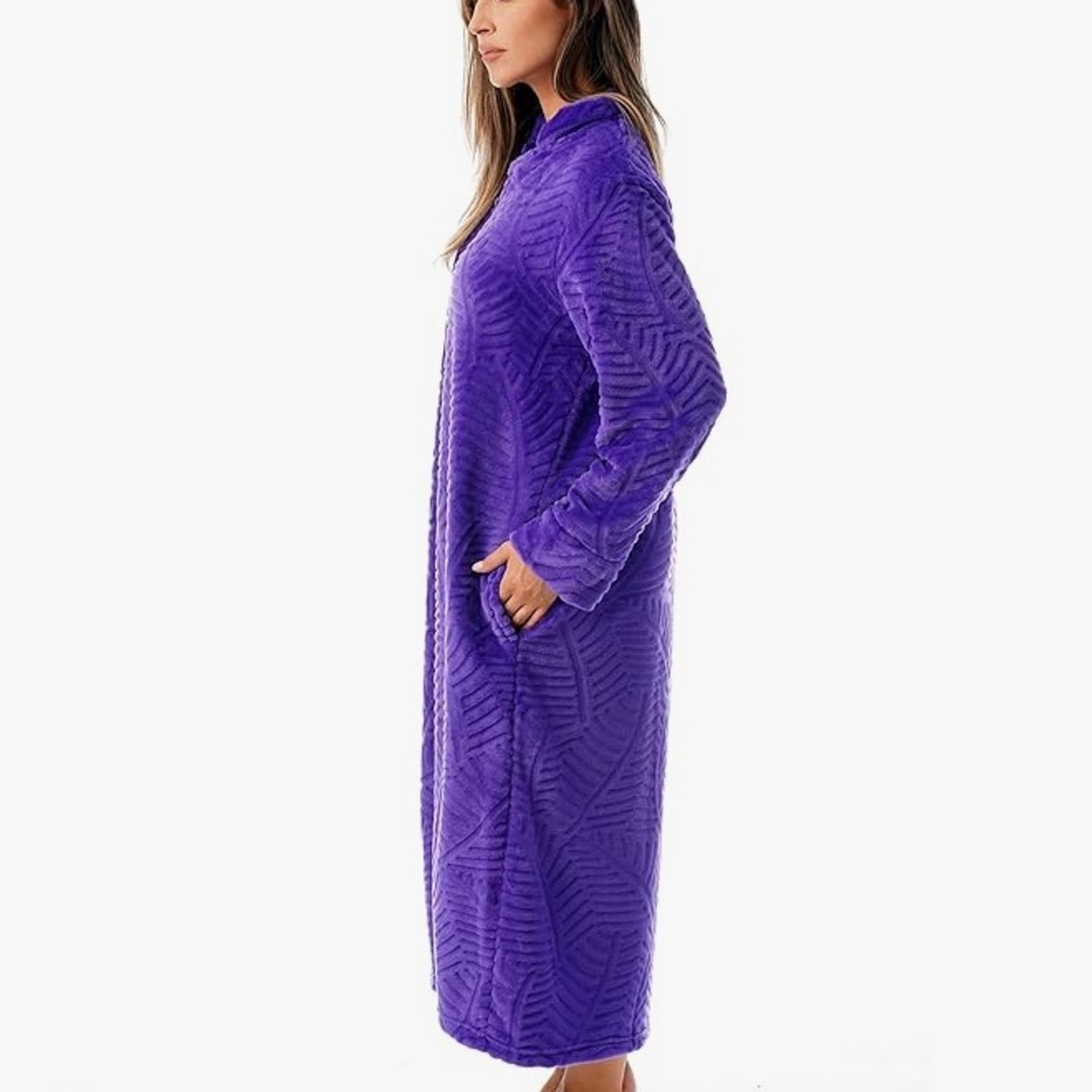 BRAND NEW ZIPPER ROBE - Picture 3 of 8